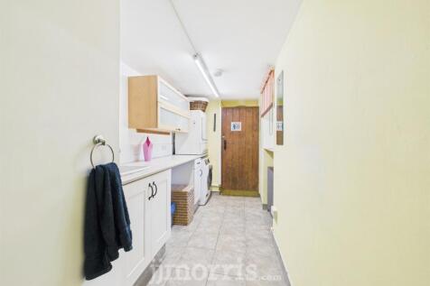 CAM05297G0-PR0021-STILL015.jpg