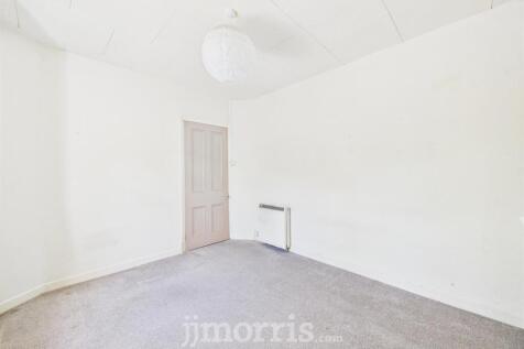 CAM05297G0-PR0045-STILL009.jpg