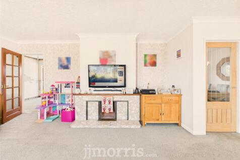 CAM05297G0-PR0048-STILL010.jpg