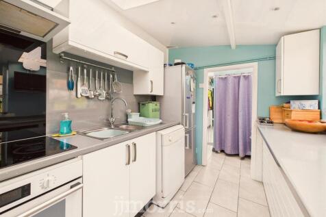 CAM05297G0-PR0086-STILL004.jpg