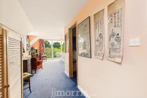 CAM05297G0-PR0055-STILL043.jpg