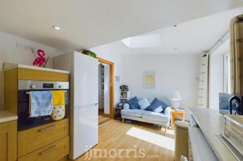 CAM03686G0-PR0158-STILL023.jpg