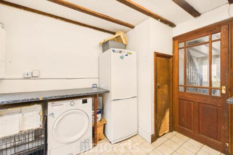 CAM05297G0-PR0059-STILL006.jpg