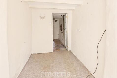 CAM05297G0-PR0063-STILL003.jpg
