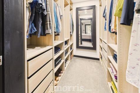 Walk In Wardrobe/Dressing Room