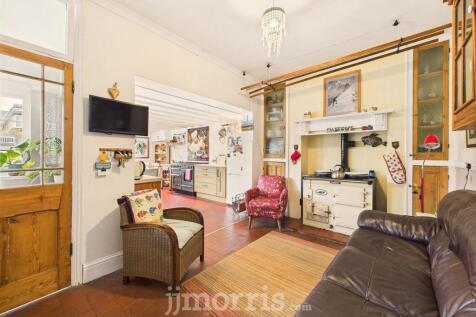 CAM05297G0-PR0068-STILL018.jpg