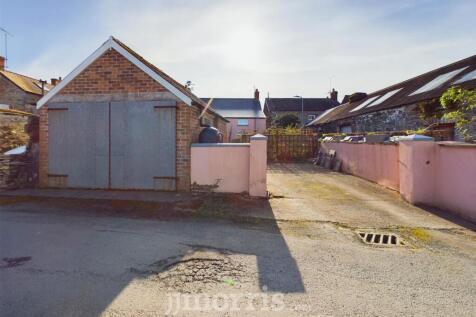 Garage/Outbuilding