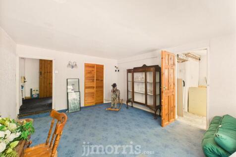 CAM05297G0-PR0075-STILL015.jpg