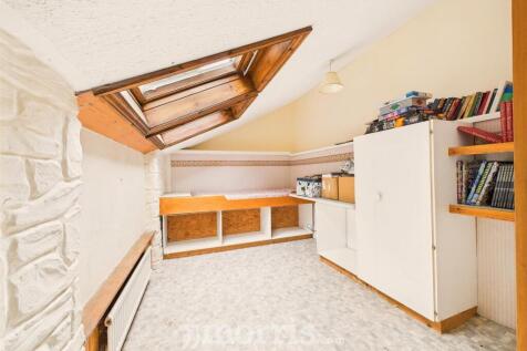 CAM05297G0-PR0075-STILL009.jpg