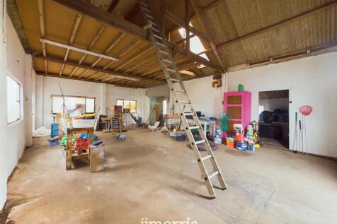 Garage/Workshop
