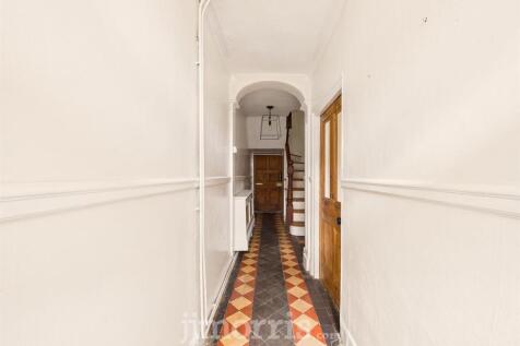 CAM05297G0-PR0093-STILL003.jpg