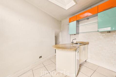 CAM05297G0-PR0093-STILL017.jpg