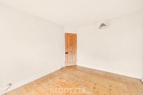CAM05297G0-PR0093-STILL024.jpg