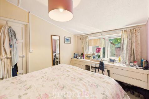 CAM05297G0-PR0061-STILL018.jpg