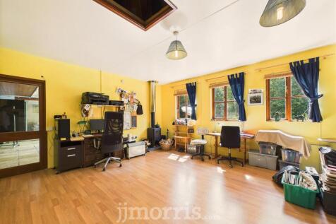 CAM02122G0-PR0332-STILL057.jpg