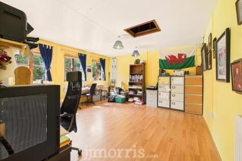 CAM02122G0-PR0332-STILL056.jpg