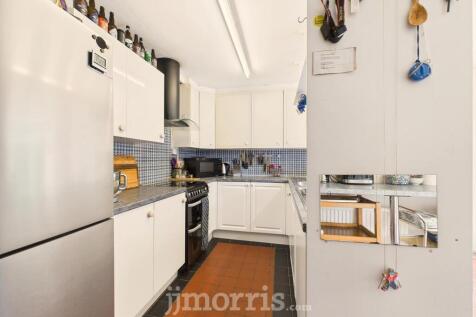CAM02122G0-PR0332-STILL014.jpg