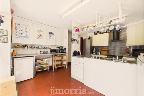CAM02122G0-PR0332-STILL016.jpg
