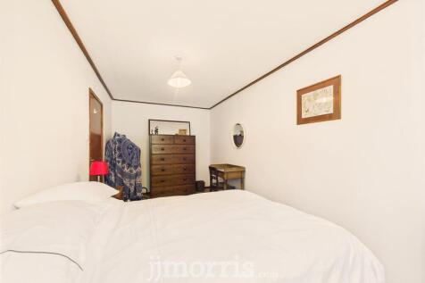 CAM02122G0-PR0332-STILL048.jpg