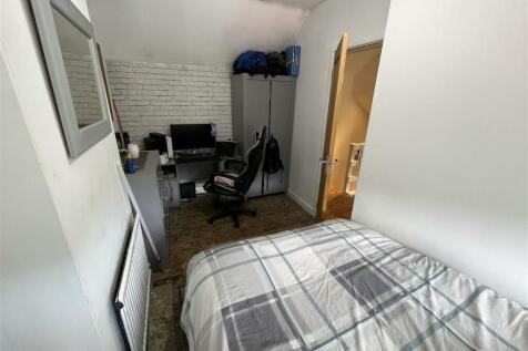 Bedroom 1 (Front)