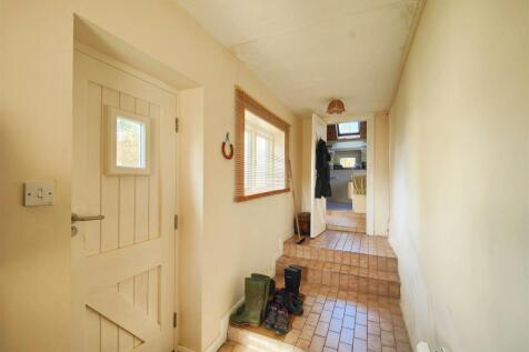 Side Entrance Hall (Split Level)