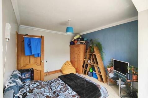Bedroom 1 (Front)