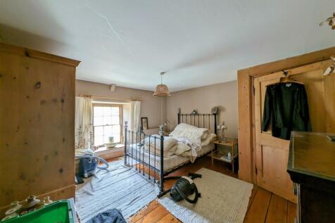Bedroom 2 (Front)