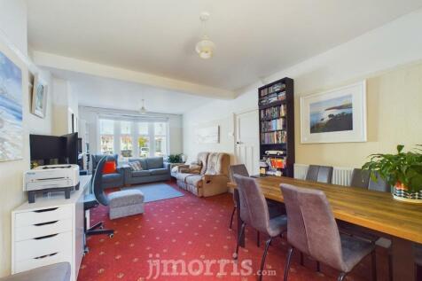 Sitting/Dining Room