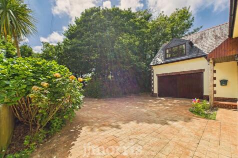 Integral Double Garage/Workshop