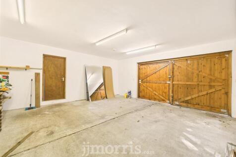 Integral Double Garage/Workshop