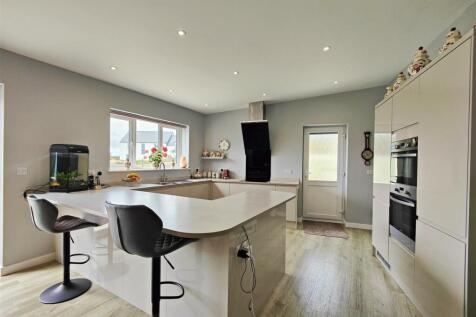Open Plan Living Room/Kitchen