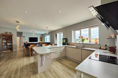 Open Plan Living Room/Kitchen