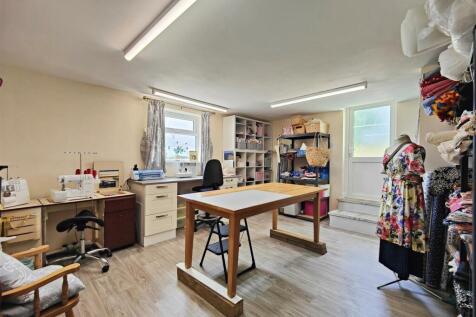 Studio/Hobby/Work Room (useable as a 4th Bedroom)