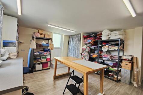 Studio/Hobby/Work Room (useable as a 4th Bedroom)