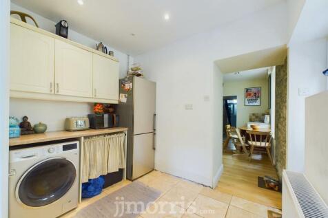CAM02122G0-PR0152-STILL039.jpg