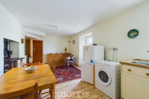 CAM02122G0-PR0164-STILL014.jpg