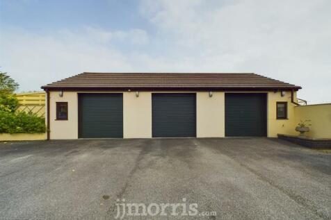 3 Car Garage