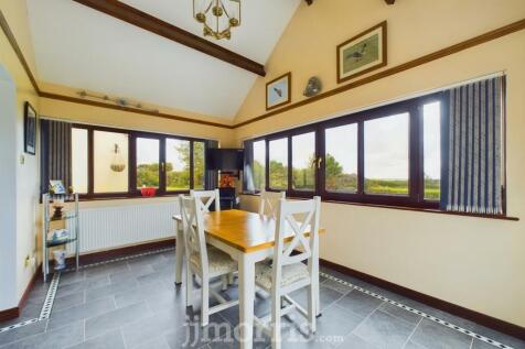 Breakfast Room/Garden Room