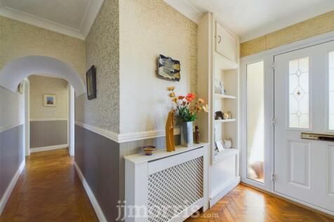Hall (&#39;L&#39; shaped)