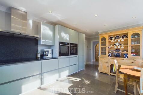 CAM02122G0-PR0177-STILL036.jpg