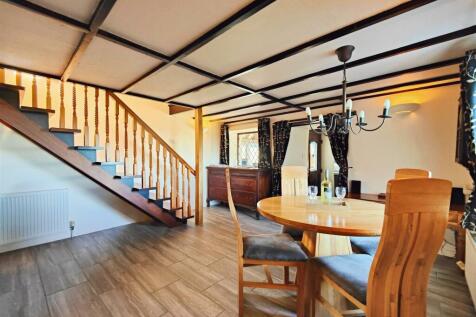 Sitting/Dining Room