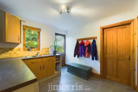 CAM02122G0-PR0180-STILL025.jpg