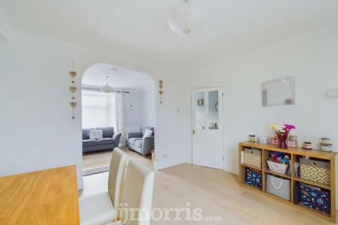 CAM02122G0-PR0184-STILL009.jpg
