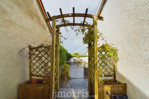CAM02122G0-PR0178-STILL038.jpg