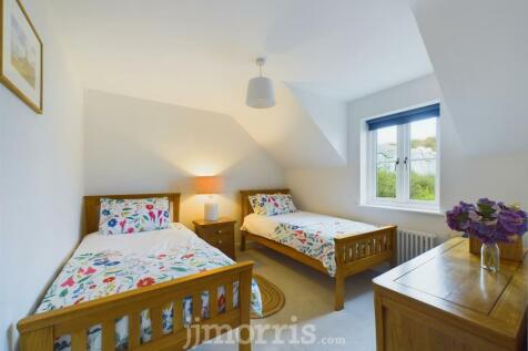 Bedroom 2  (rear)