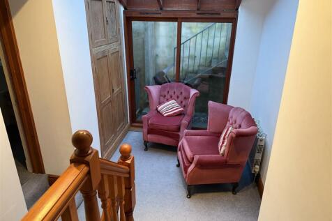 Three Quarter Landing/Sitting Area
