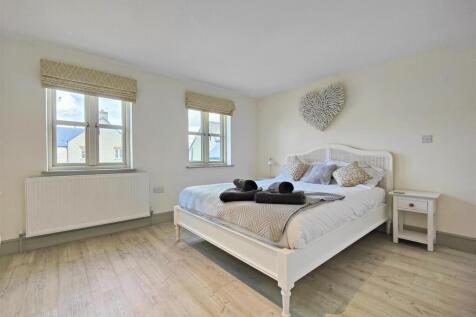 Bedroom 1 (Rear)