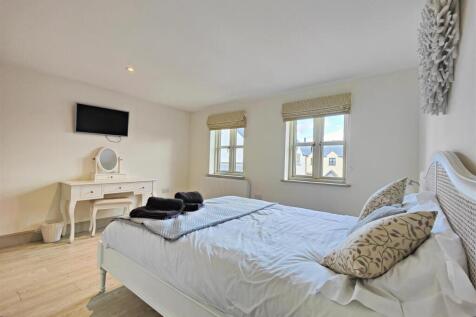 Bedroom 1 (Rear)