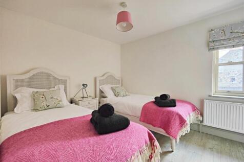 Bedroom 2 (Front)