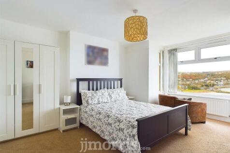 Bedroom 1 (rear)